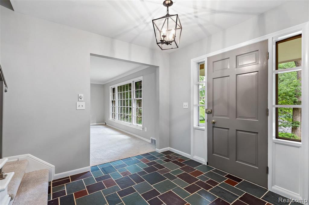 2504 New England Drive Rochester Hills, MI 48309 - Photo 24 of 47