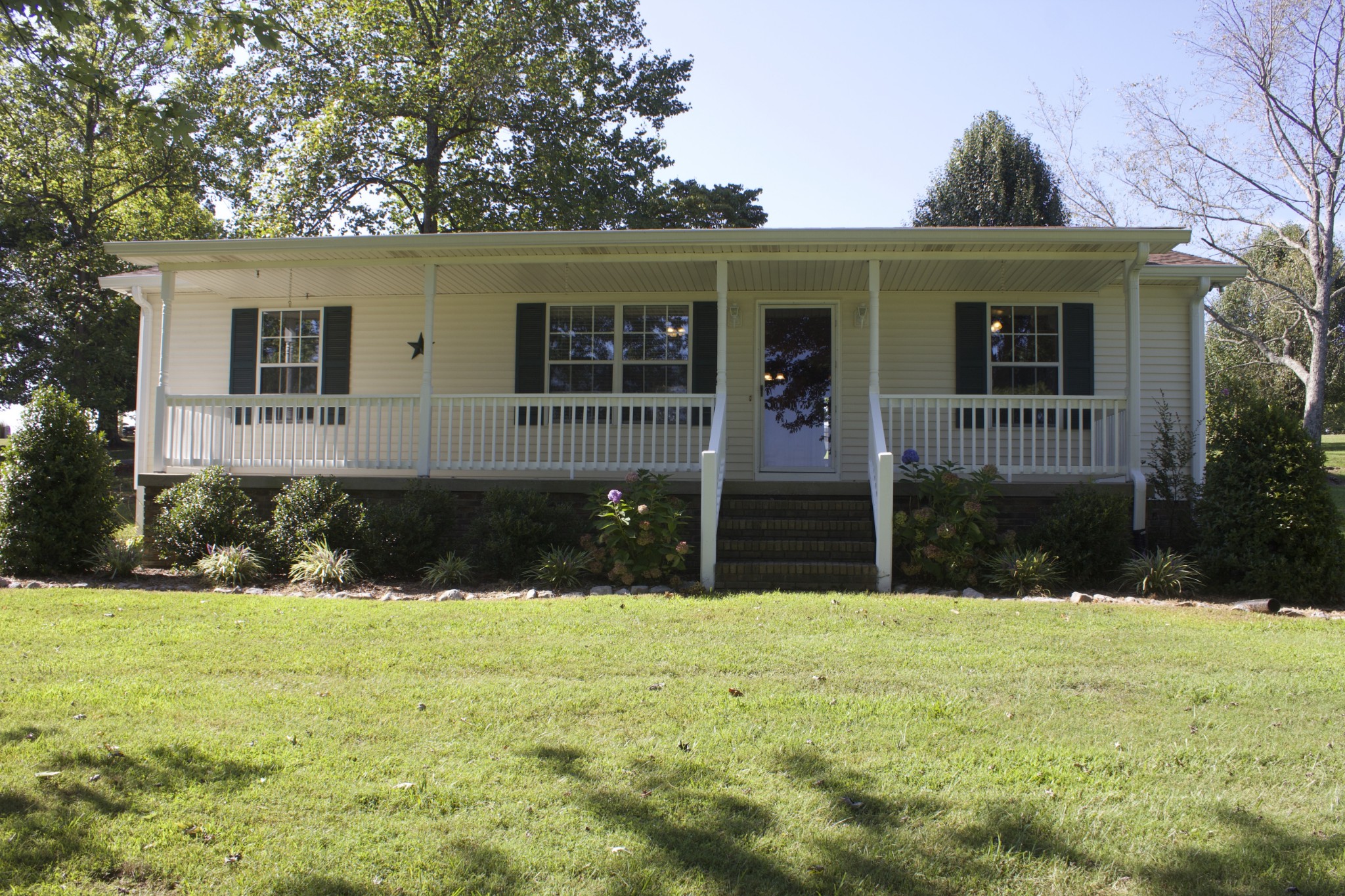 247 Patterson Road Lafayette, TN 37083 - Photo 3 of 37 front view of a house with a yard