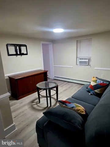 $1,950 | 480 West South Street, Unit 1, Frederick, MD 21701