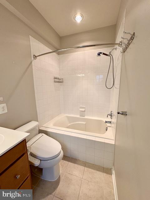 3542 Sprigg Street South Frederick, MD 21704 - Photo 23 of 34 a bathroom with a toilet and a bath tub