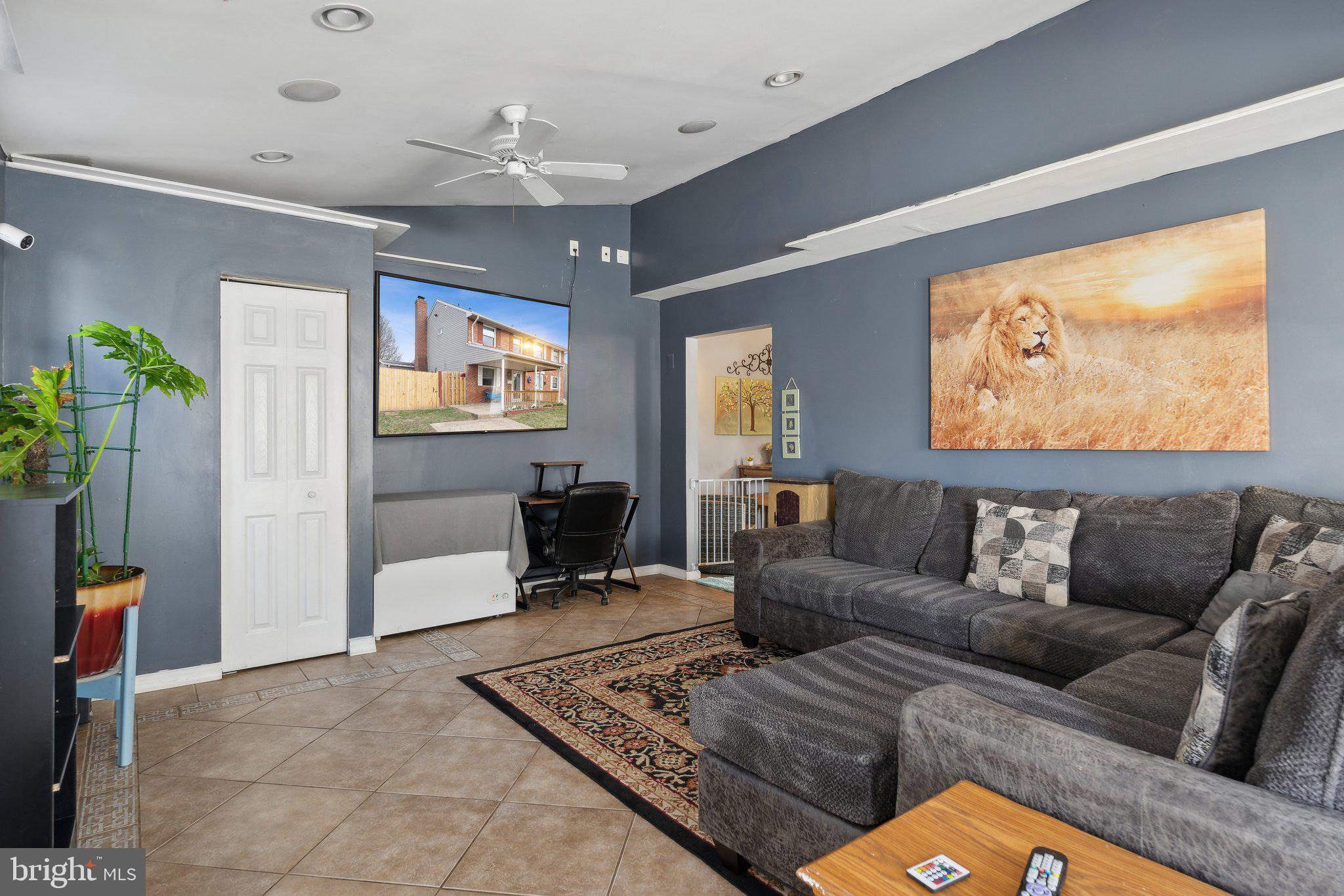 175 Seagull Drive Pasadena, MD 21122 - Photo 11 of 23 a living room with furniture and a large window
