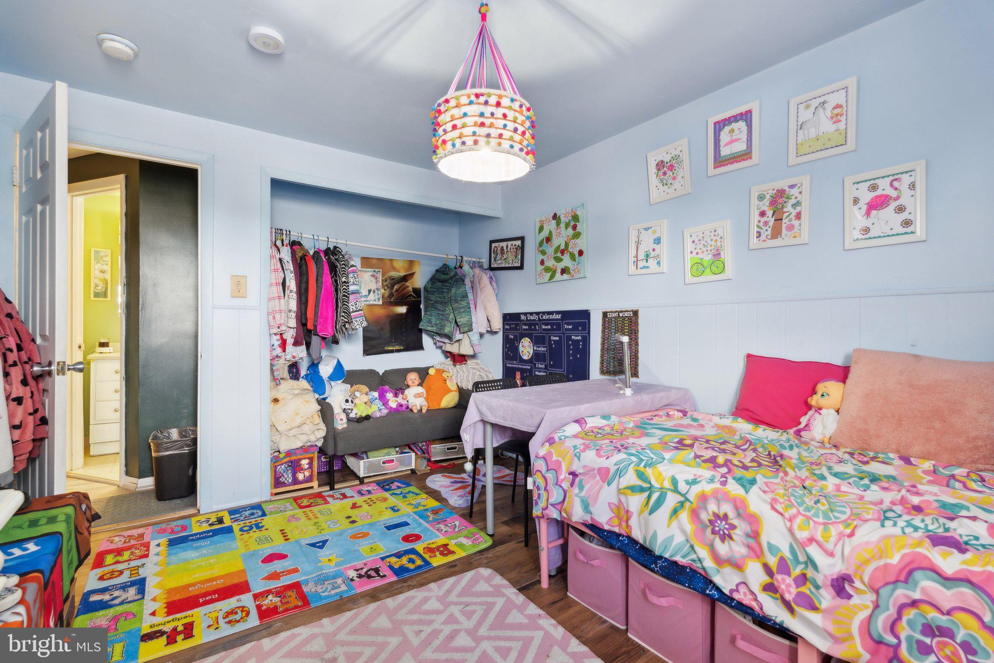 175 Seagull Drive Pasadena, MD 21122 - Photo 18 of 23 a bedroom with bed and window