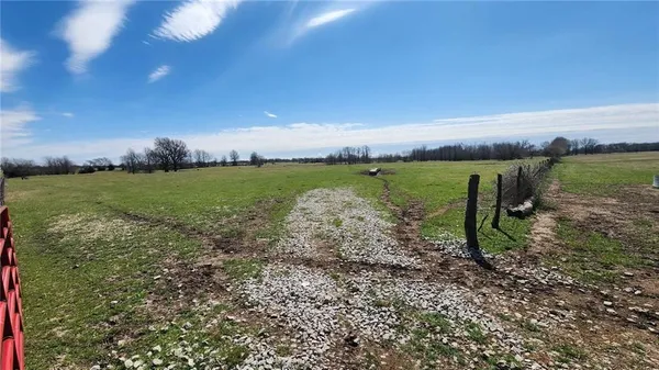 $393,500 | West 670th Avenue, Girard, KS 66743