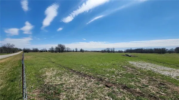 $393,500 | West 670th Avenue, Girard, KS 66743