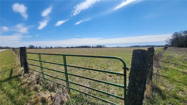 $393,500 | West 670th Avenue, Girard, KS 66743