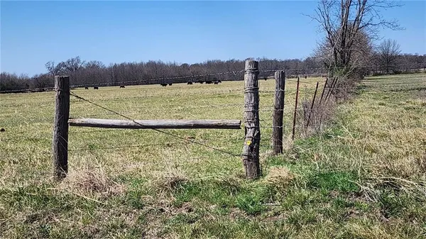 $393,500 | West 670th Avenue, Girard, KS 66743