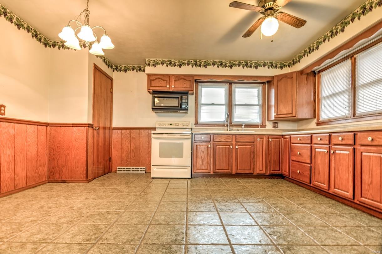710 West Center Street Brighton, IL 62012 - Photo 4 of 17