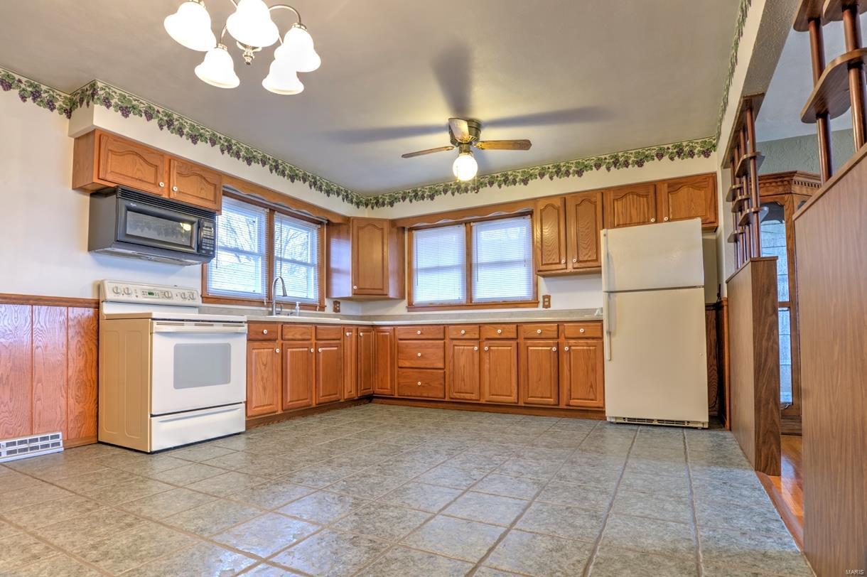 710 West Center Street Brighton, IL 62012 - Photo 5 of 17