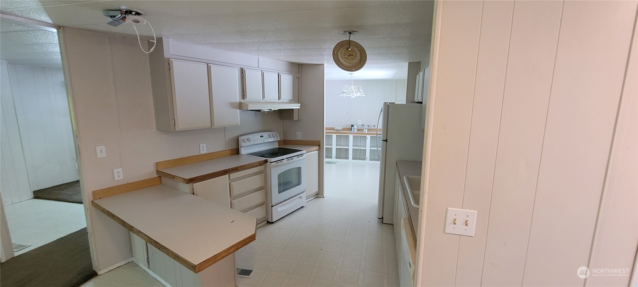 17271 Southeast Petrovitsky Road Renton, WA 98058 - Photo 9 of 21 Gallery Image 9