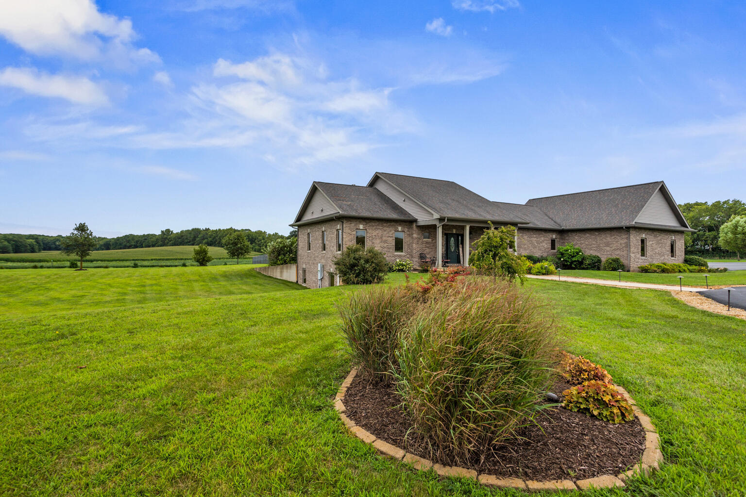 1069 Il Rte 10 Monticello, IL 61856 - Photo 2 of 53 Gallery Image 2