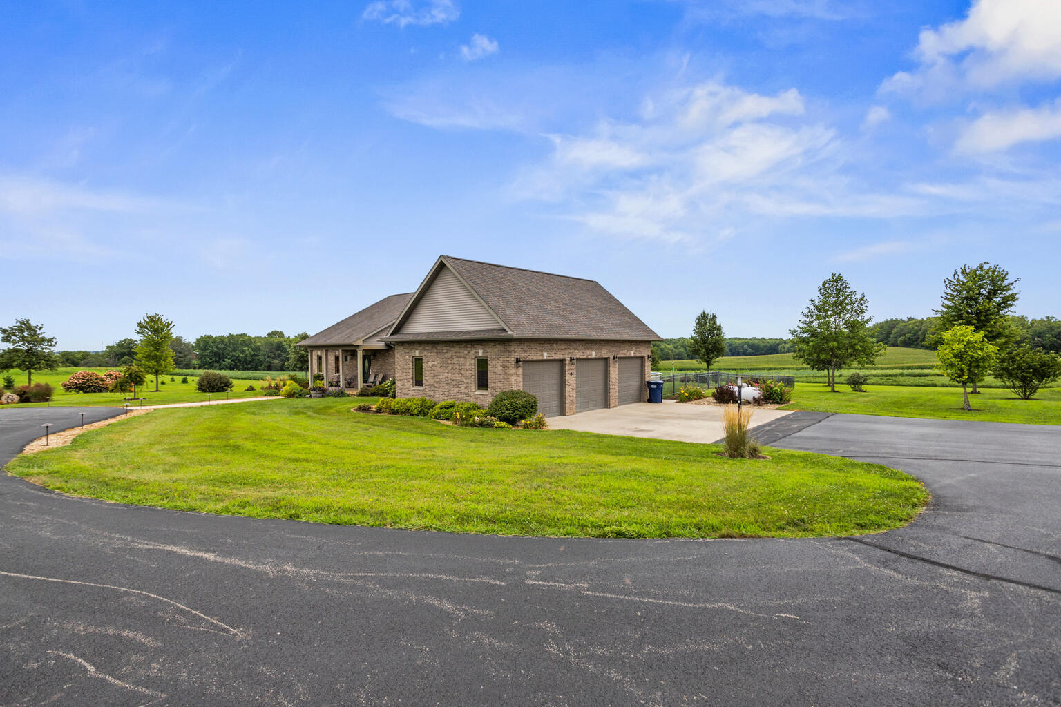 1069 Il Rte 10 Monticello, IL 61856 - Photo 4 of 53 Gallery Image 4