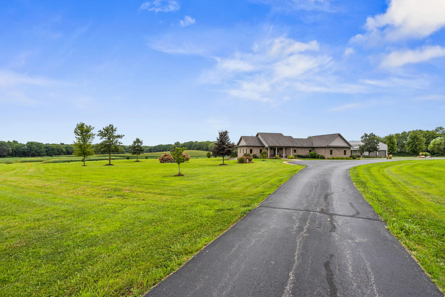 1069 Il Rte 10 Monticello, IL 61856 - Photo 5 of 53 Gallery Image 5