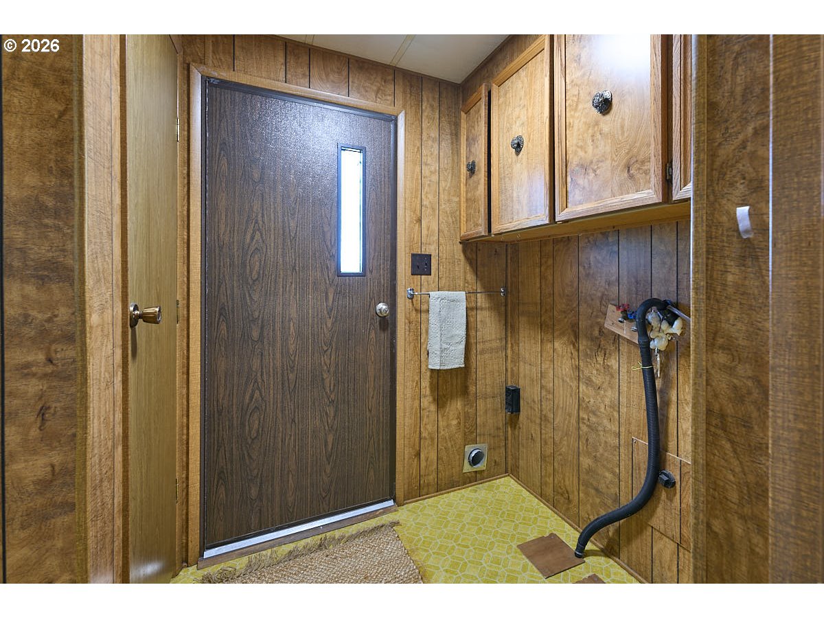 77846 Caudle Lane Lostine, OR 97857 - Photo 17 of 25 a bathroom with a shower