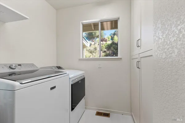 $1,225,000 | 445 Crestridge Place, Santa Rosa, CA 95409