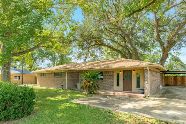 $225,000 | 1303 Mac Drive, Sweeny, TX 77480