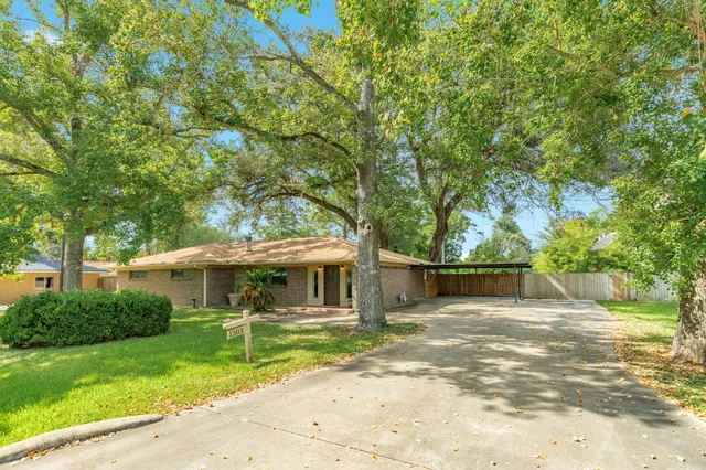 $225,000 | 1303 Mac Drive, Sweeny, TX 77480