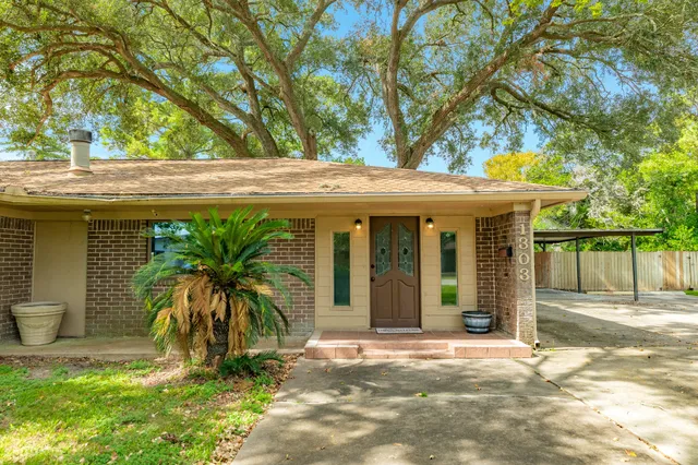 $225,000 | 1303 Mac Drive, Sweeny, TX 77480