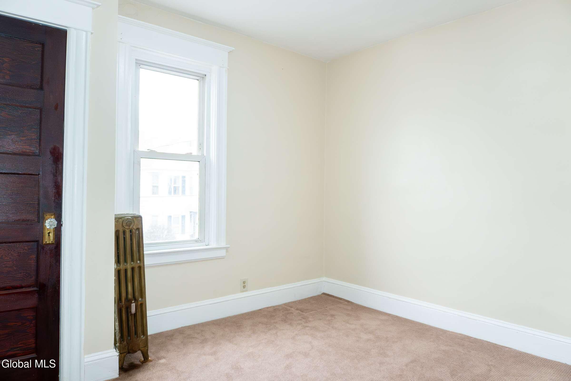 37 Chiswell Street Schenectady, NY 12304 - Photo 11 of 32 11