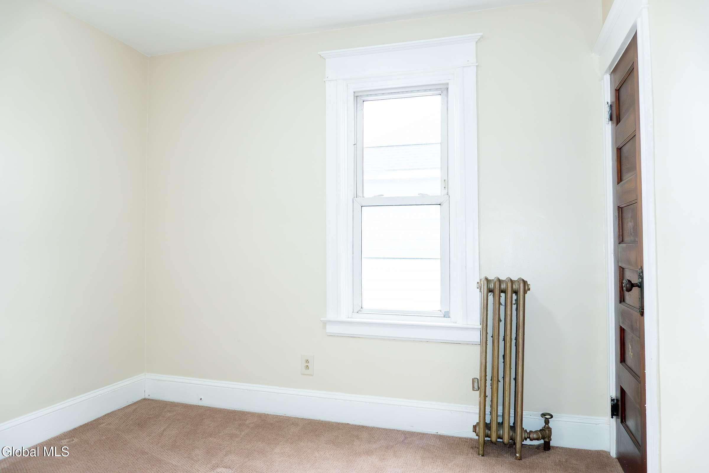 37 Chiswell Street Schenectady, NY 12304 - Photo 12 of 32 12