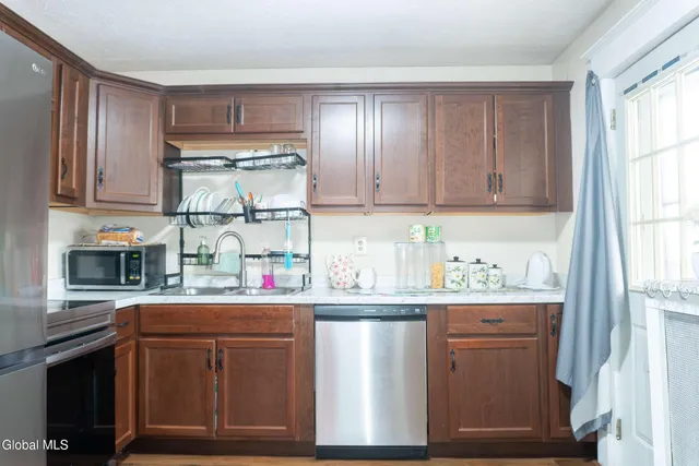 $279,900 | 37 Chiswell Street, Schenectady, NY 12304