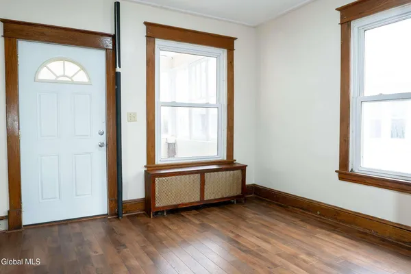 $279,900 | 37 Chiswell Street, Schenectady, NY 12304