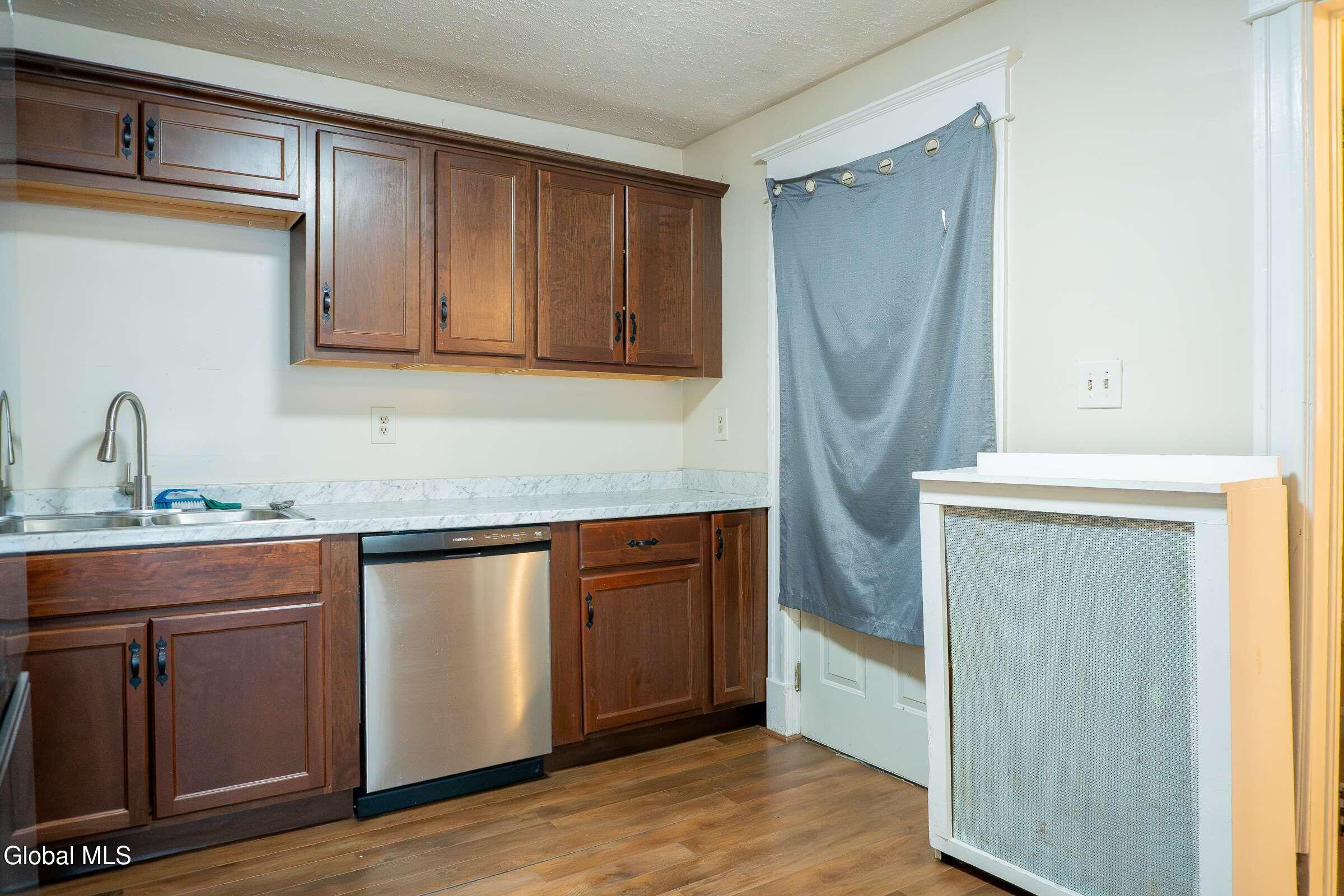 37 Chiswell Street Schenectady, NY 12304 - Photo 14 of 32 14