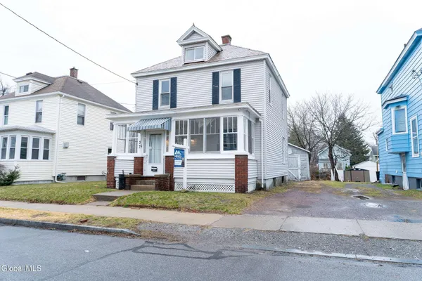 $279,900 | 37 Chiswell Street, Schenectady, NY 12304