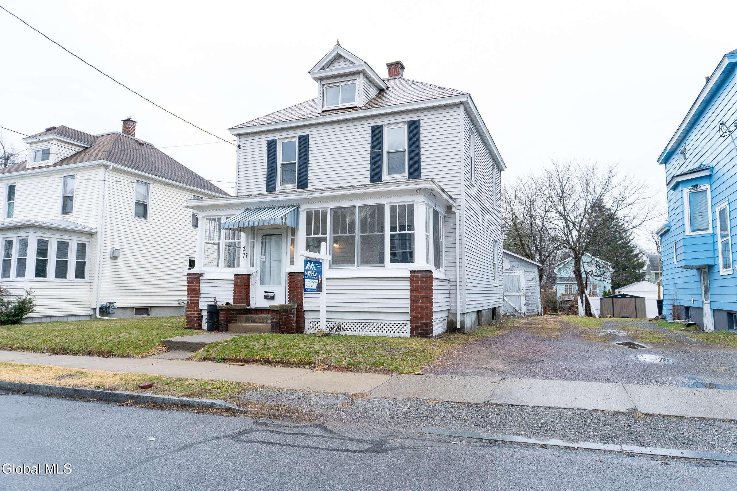 37 Chiswell Street Schenectady, NY 12304 - Photo 2 of 32 5