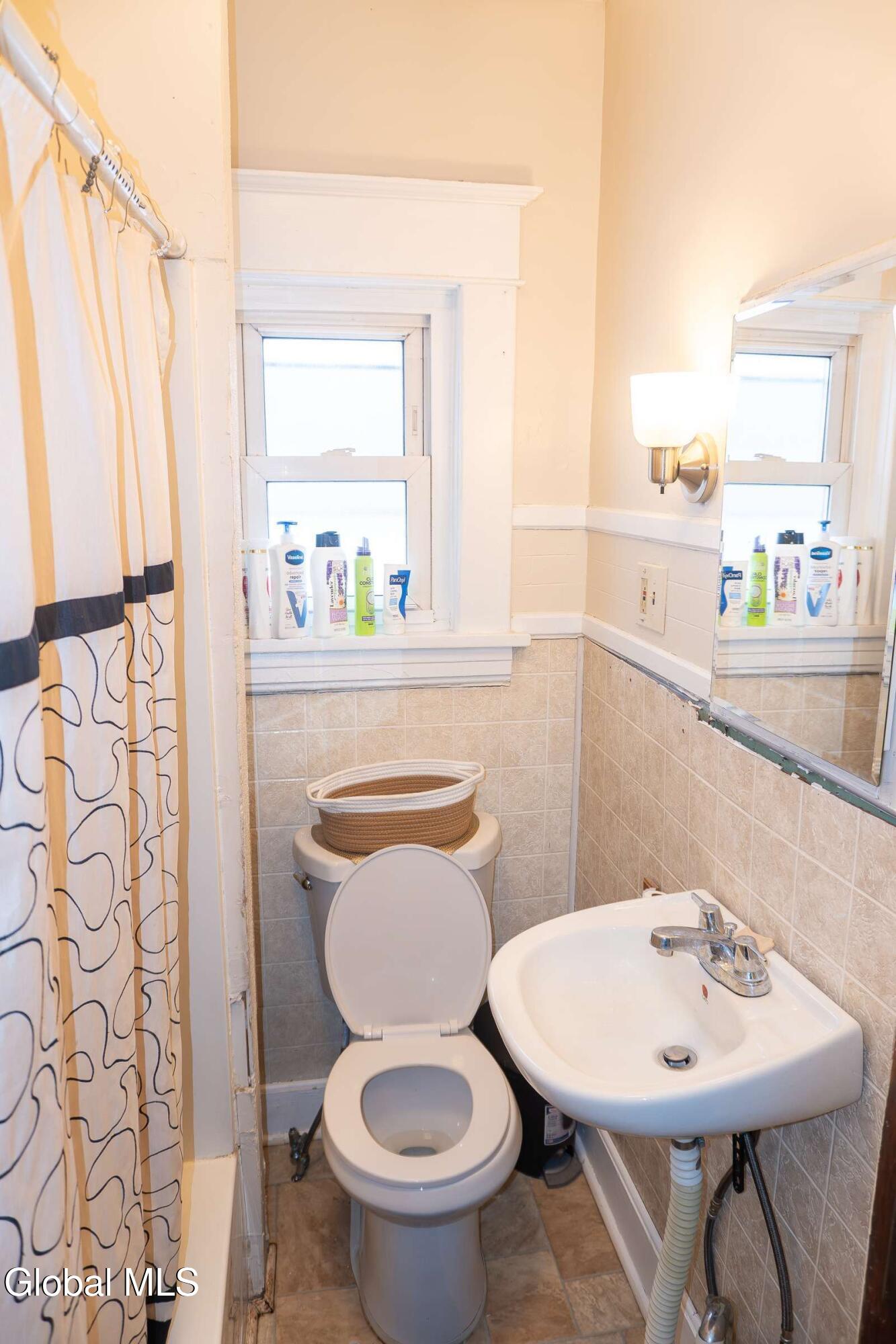 37 Chiswell Street Schenectady, NY 12304 - Photo 25 of 30 25