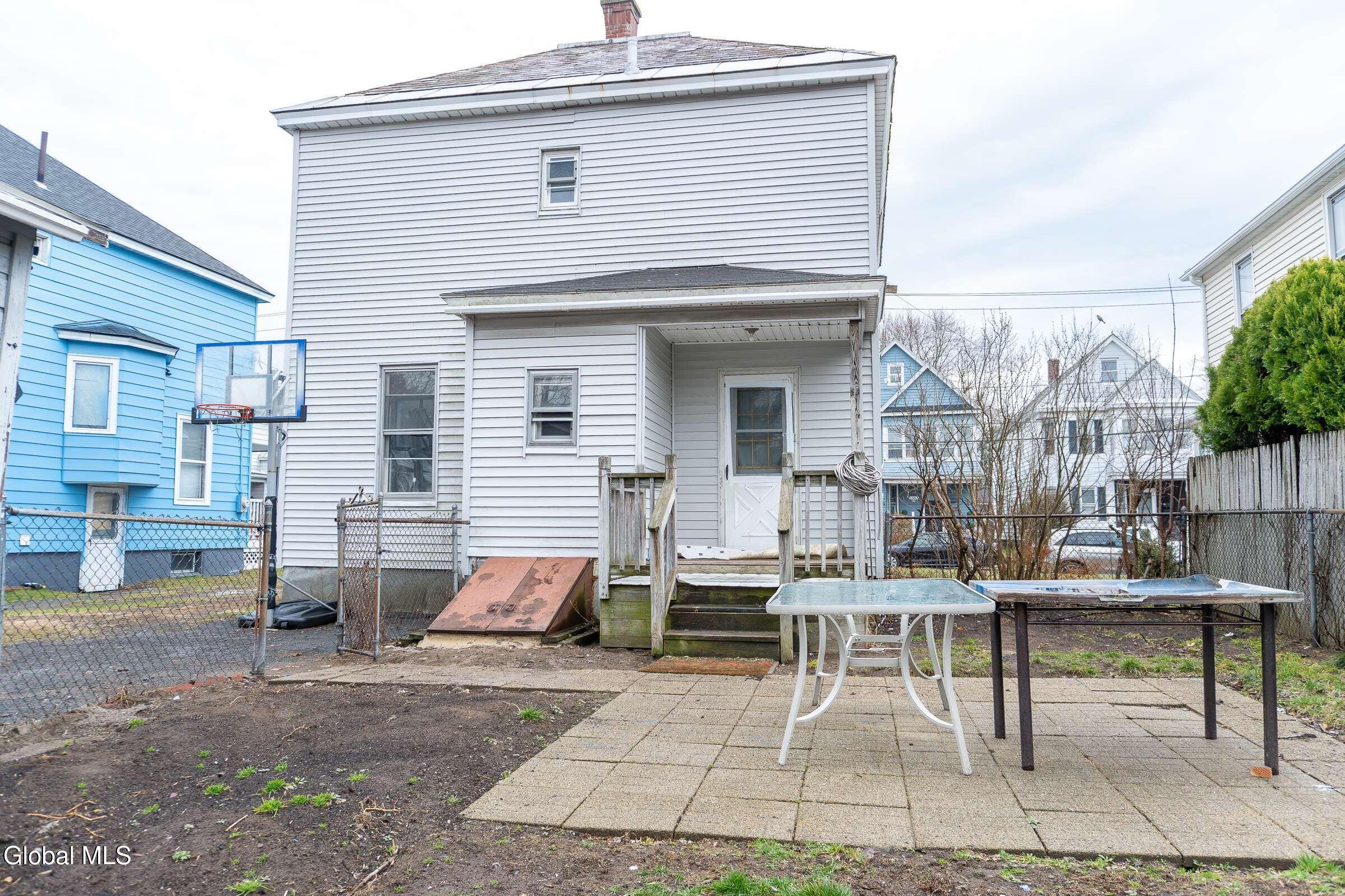 37 Chiswell Street Schenectady, NY 12304 - Photo 31 of 32 27