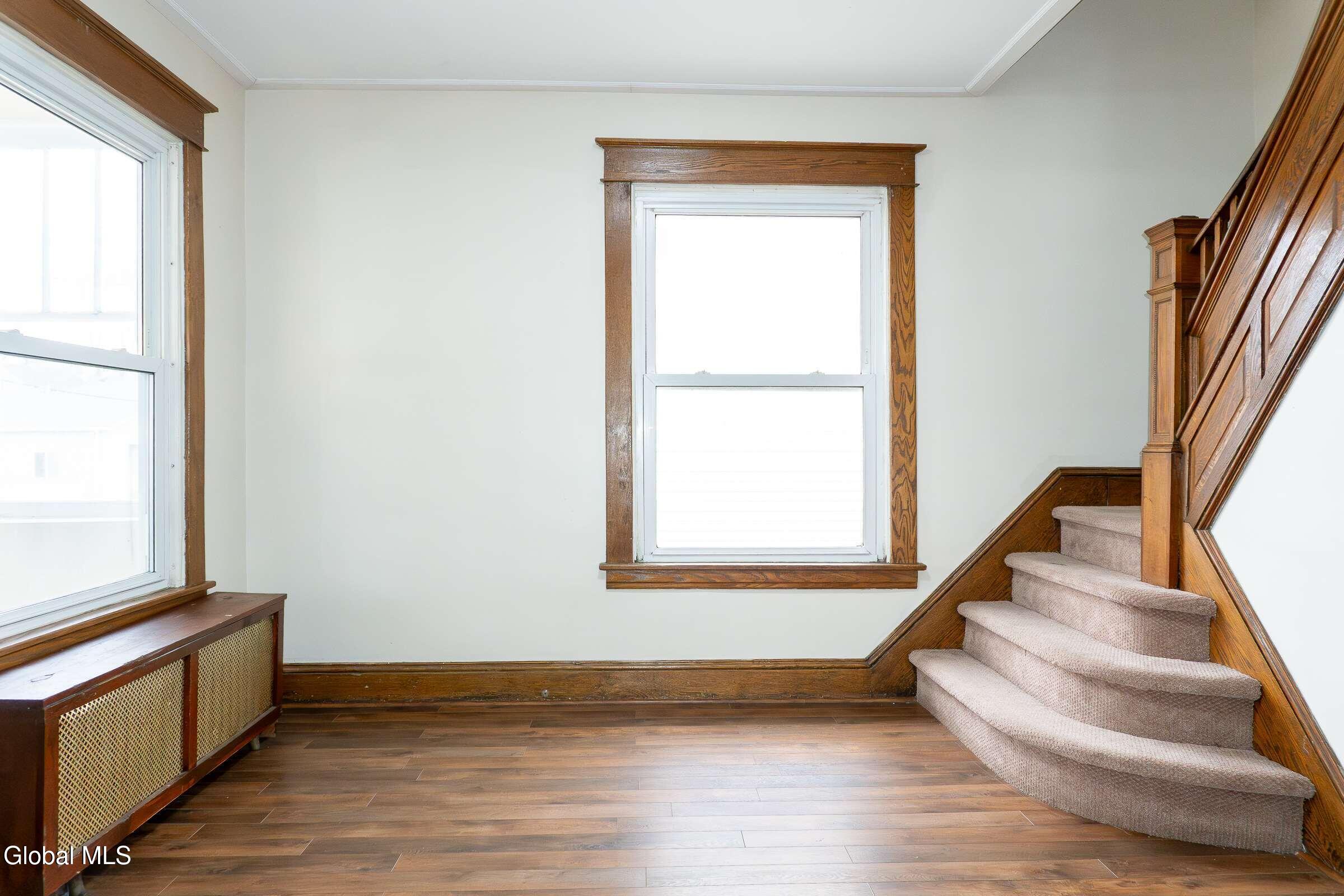 37 Chiswell Street Schenectady, NY 12304 - Photo 7 of 32 7