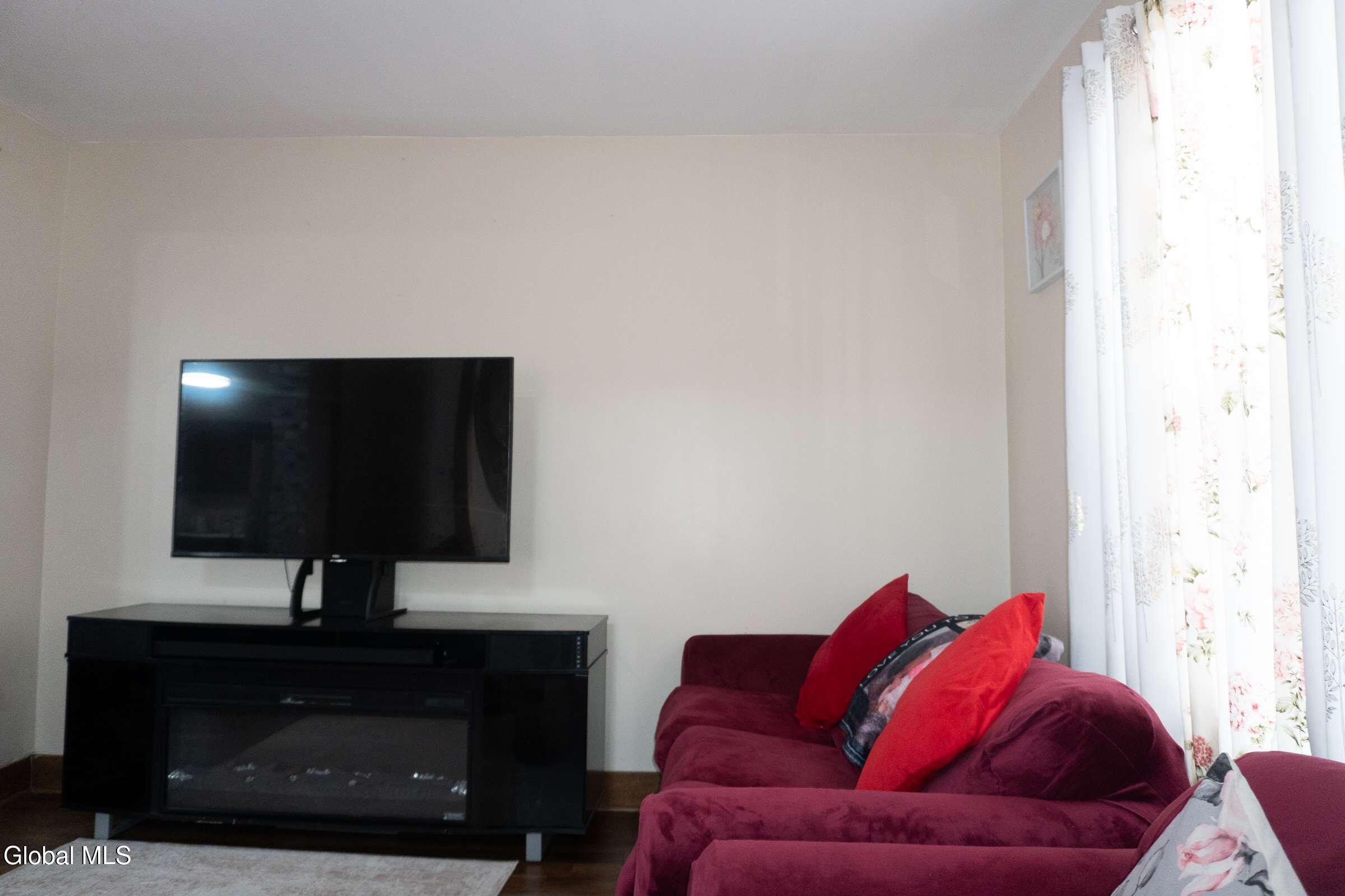 37 Chiswell Street Schenectady, NY 12304 - Photo 8 of 30 8