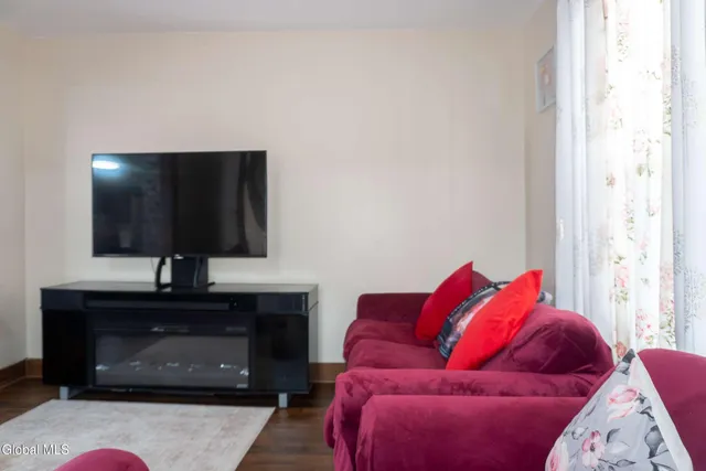 $279,900 | 37 Chiswell Street, Schenectady, NY 12304