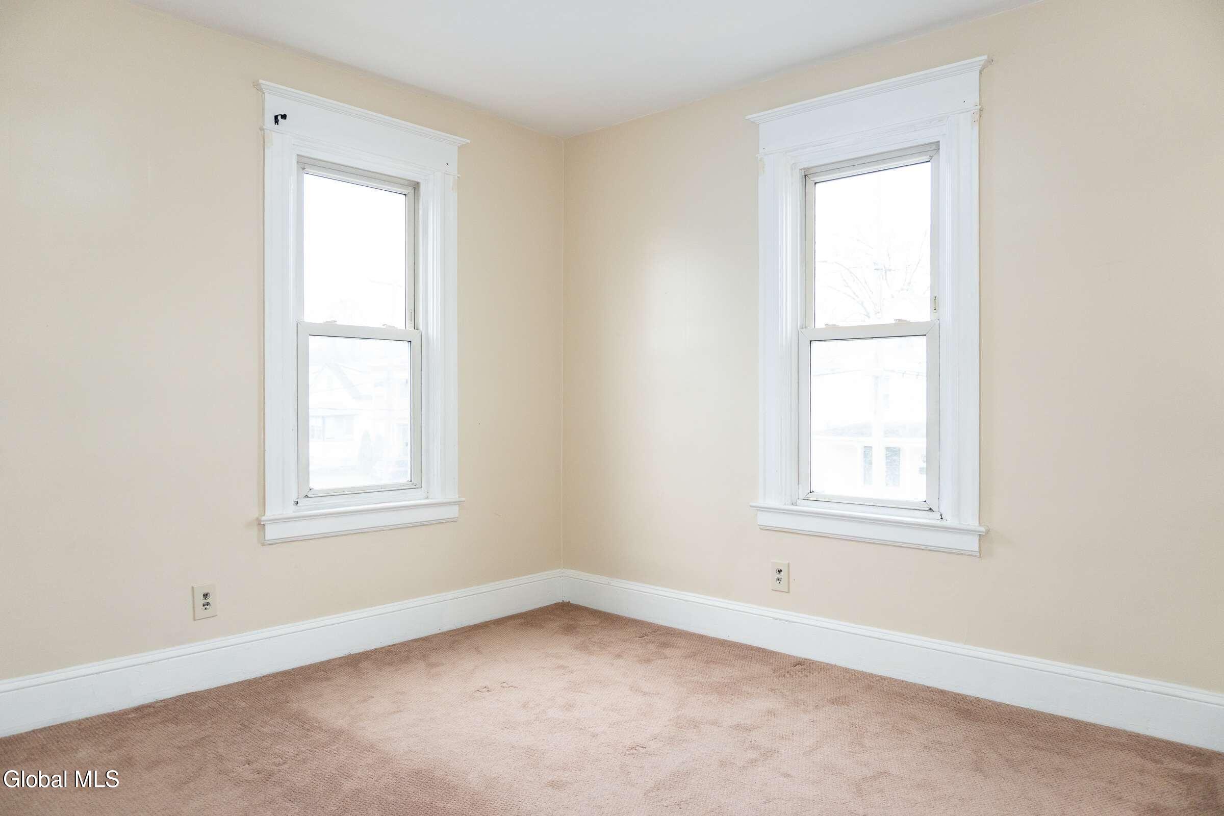 37 Chiswell Street Schenectady, NY 12304 - Photo 10 of 32 10