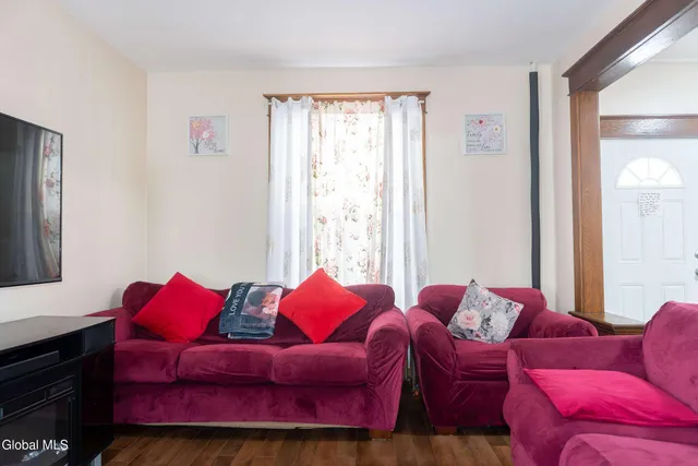 $279,900 | 37 Chiswell Street, Schenectady, NY 12304