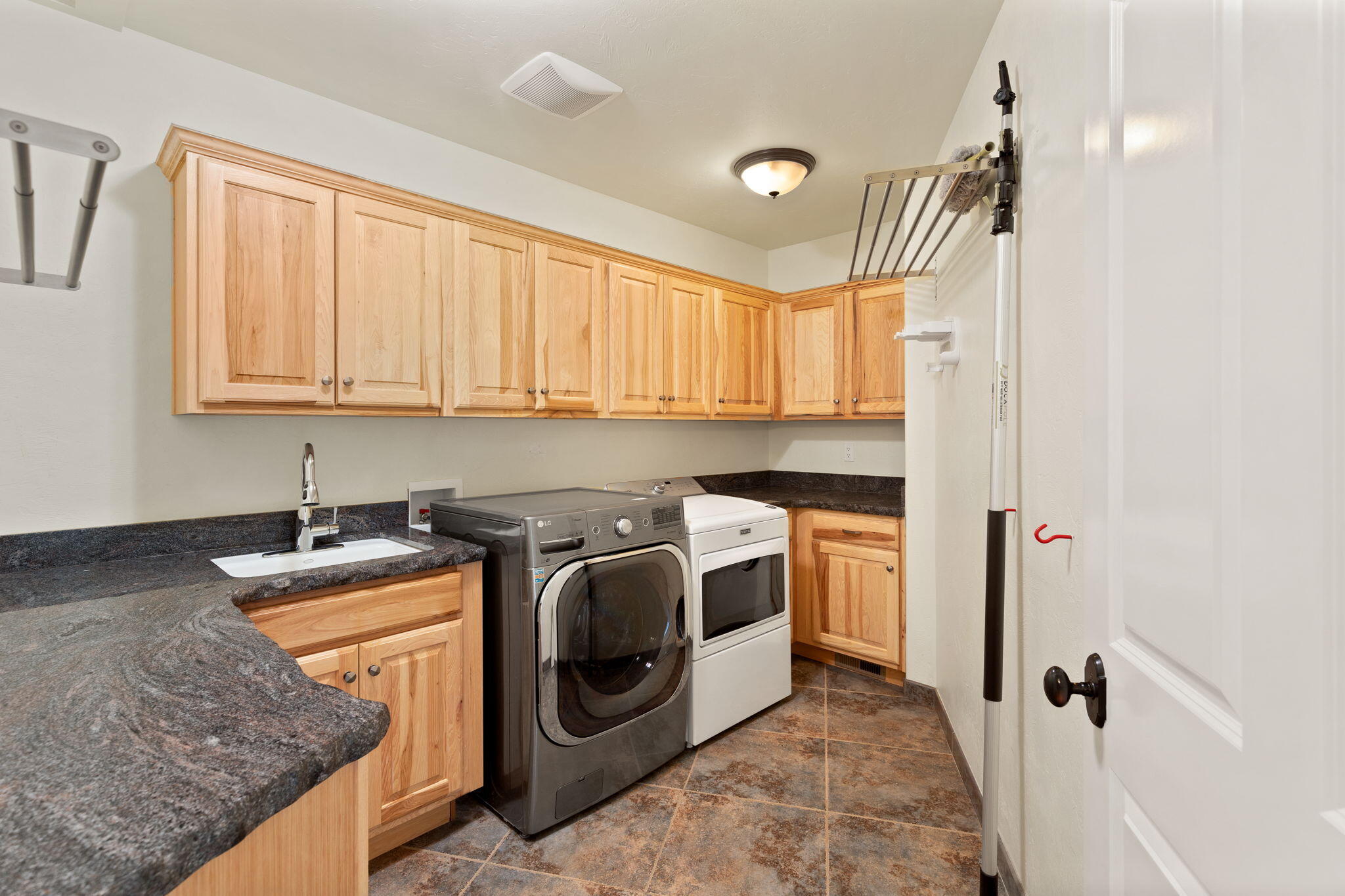 7304 North Applegate Road Grants Pass, OR 97527 - Photo 23 of 87 a utility room with sink dryer and washer