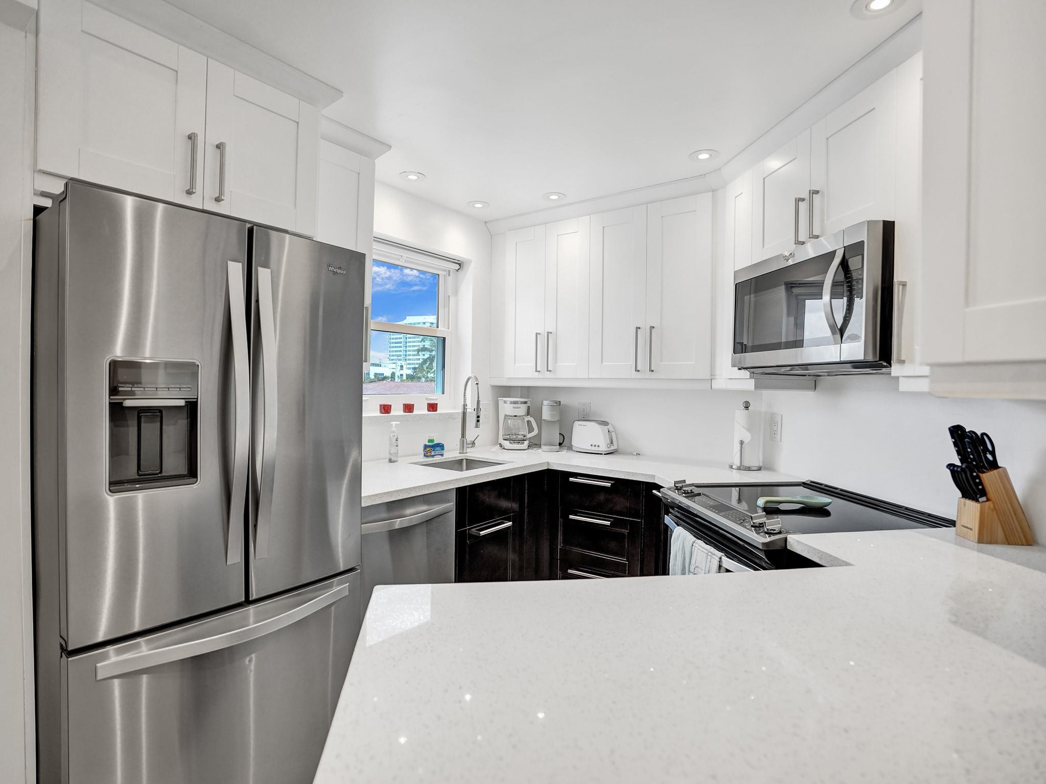 341 North Birch Road, Unit 415 Fort Lauderdale, FL 33304 - Photo 14 of 70 Photo 14