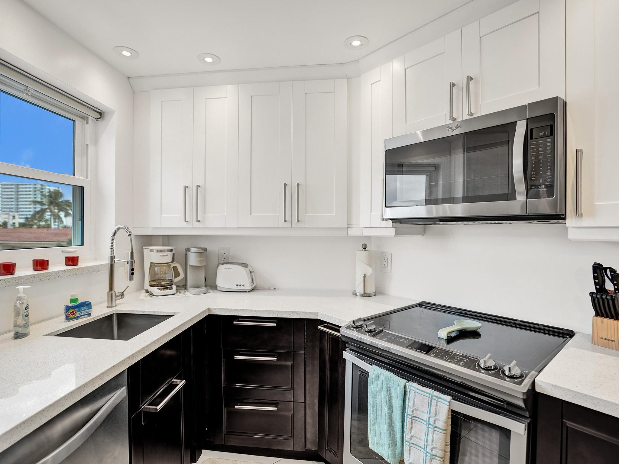 341 North Birch Road, Unit 415 Fort Lauderdale, FL 33304 - Photo 16 of 70 Photo 16