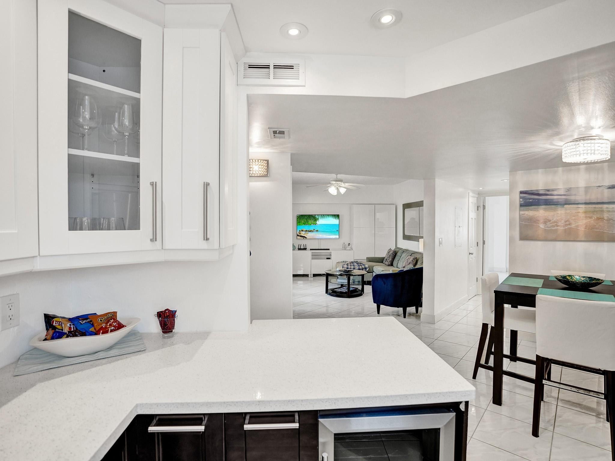 341 North Birch Road, Unit 415 Fort Lauderdale, FL 33304 - Photo 17 of 70 Photo 17