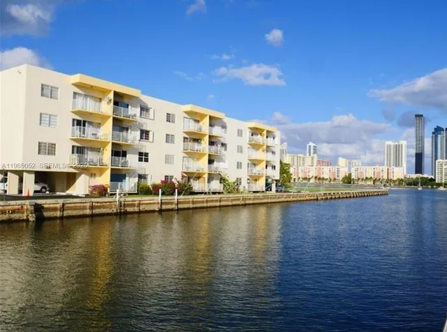 $2,200 | 3944 Northeast 167th Street, Unit 106, North Miami Beach, FL 33160