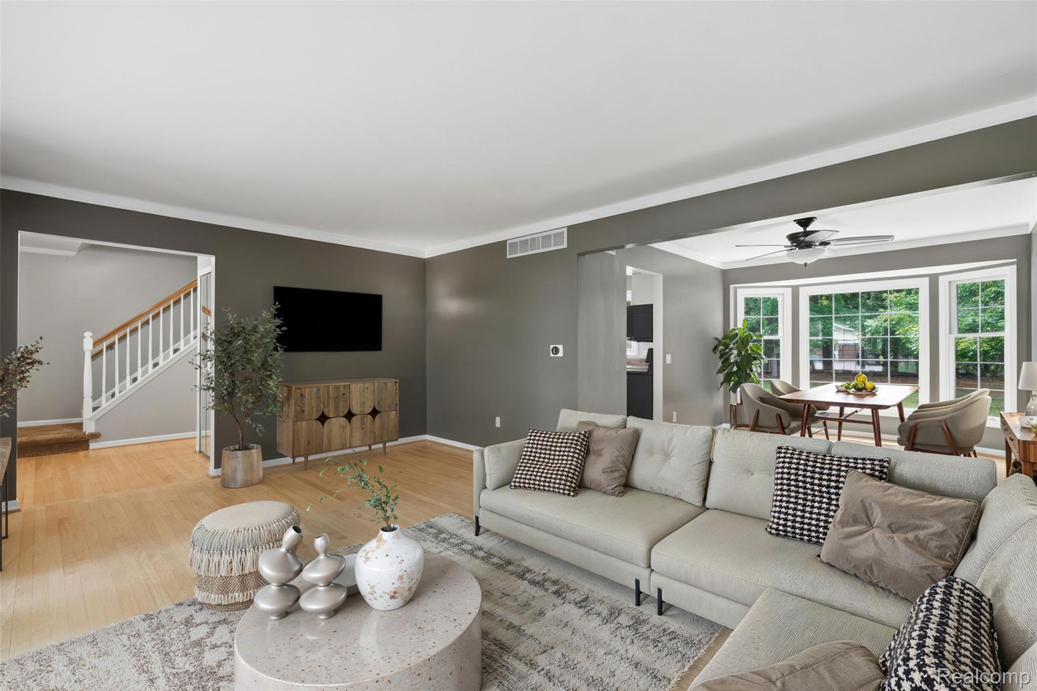 18461 Gill Road Livonia, MI 48152 - Photo 5 of 39 6 staged.jpg