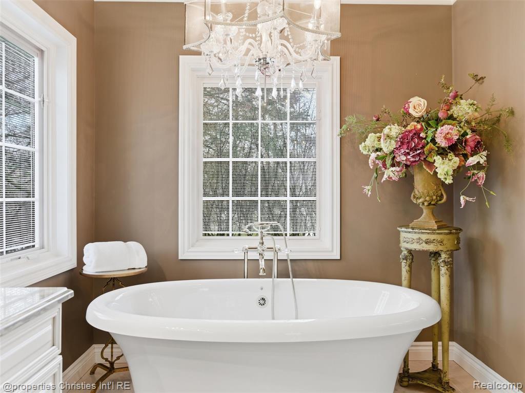390 East Square Lake Road Troy, MI 48085 - Photo 43 of 91 Gallery Image 43