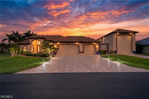 $1,200,000 | 1725 Southwest 52nd Terrace, Cape Coral, FL 33914