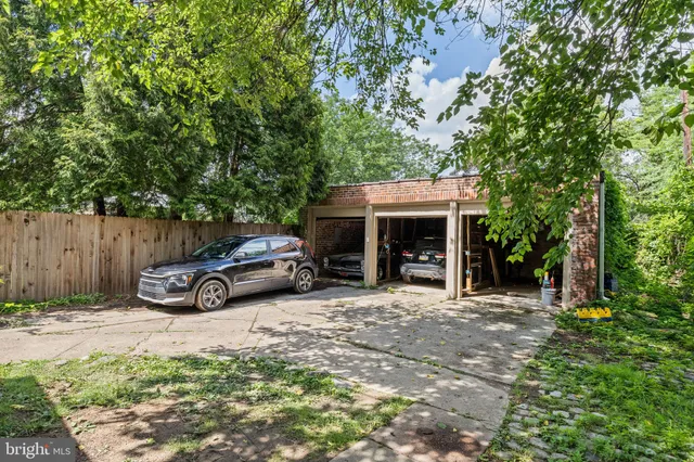 a view of a car in front of house