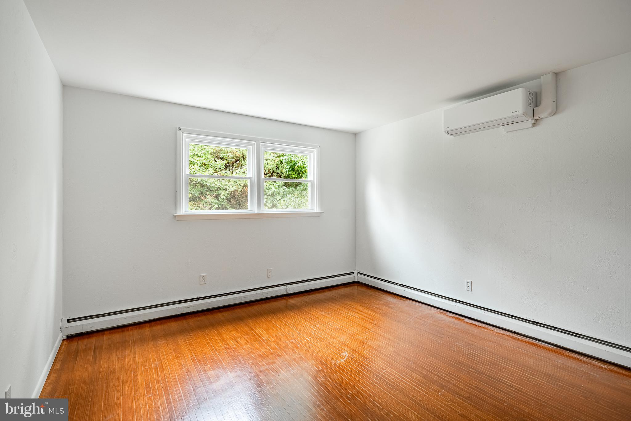 1100 West Church Road Wyncote, PA 19095 - Photo 17 of 46 Bedroom 2 (12'2" x 13'10")