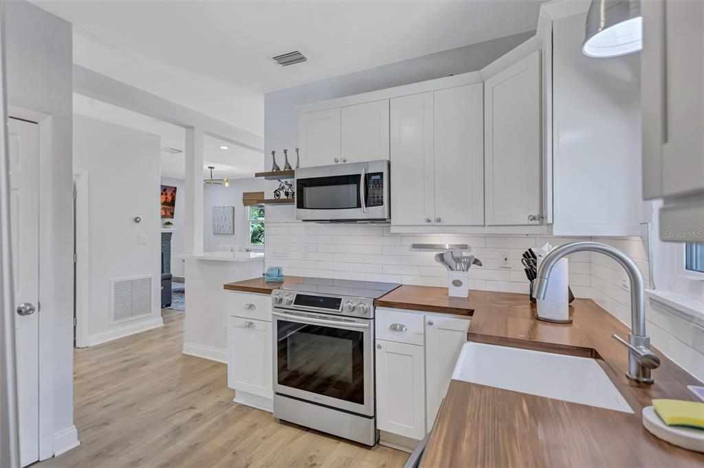 2437 Floyd Street Sarasota, FL 34239 - Photo 22 of 50