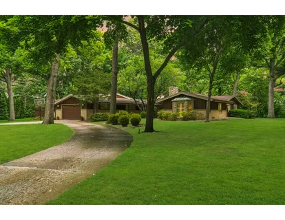 $1,095,000 | 28 Lancaster Lane, Lincolnshire, IL 60069
