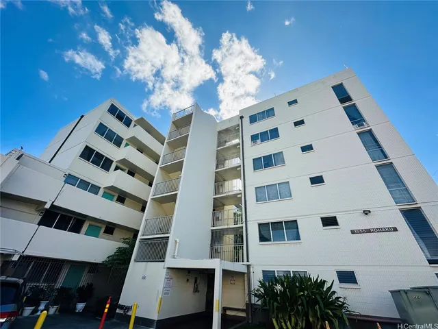 $1,875 | 1555 Pohaku Street, Unit B205, Honolulu, HI 96817