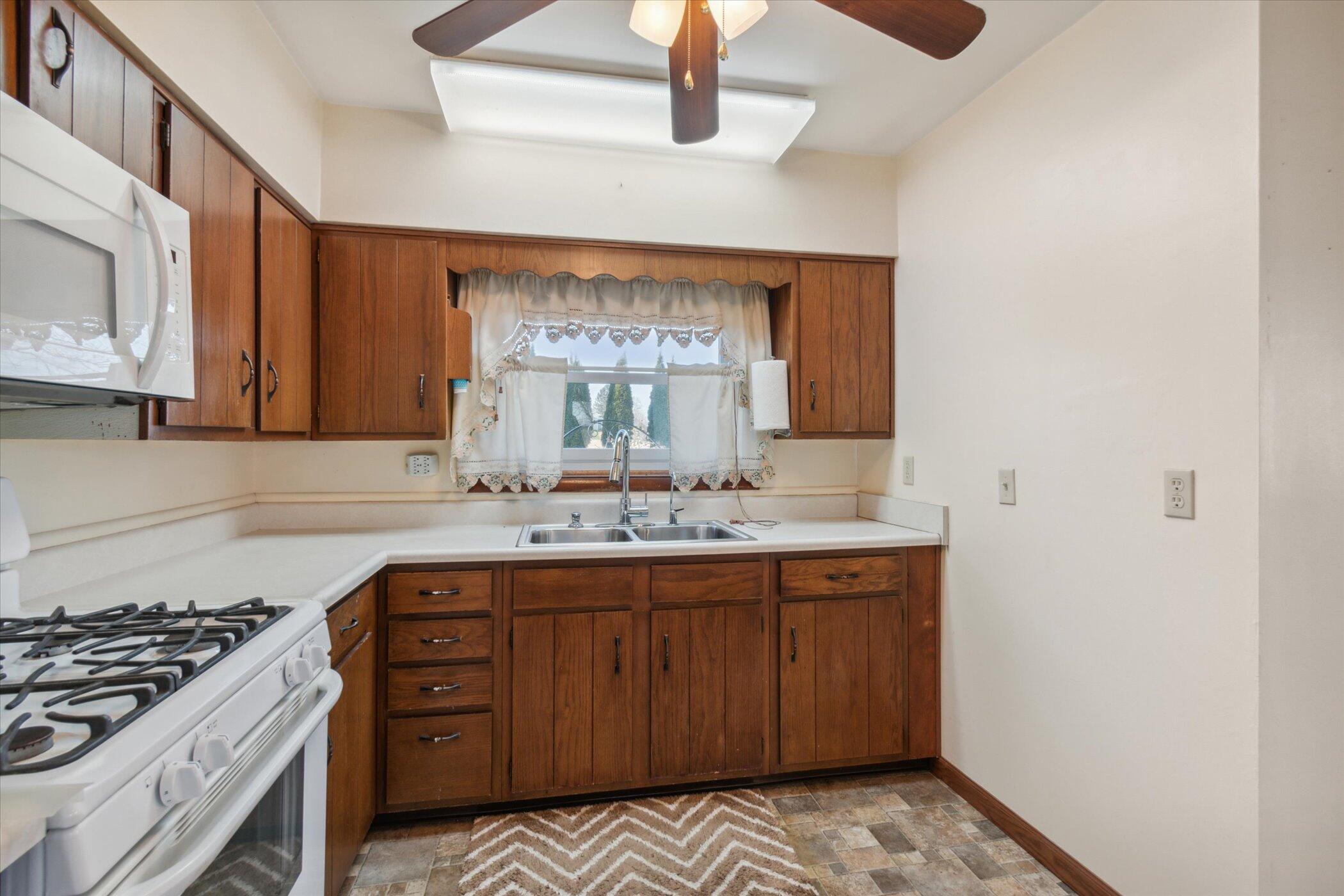 4400 Van Horn Road Jackson, MI 49201 - Photo 7 of 34 09-4400-Van-Horn-Rd-Jackson-MI-49201-Win