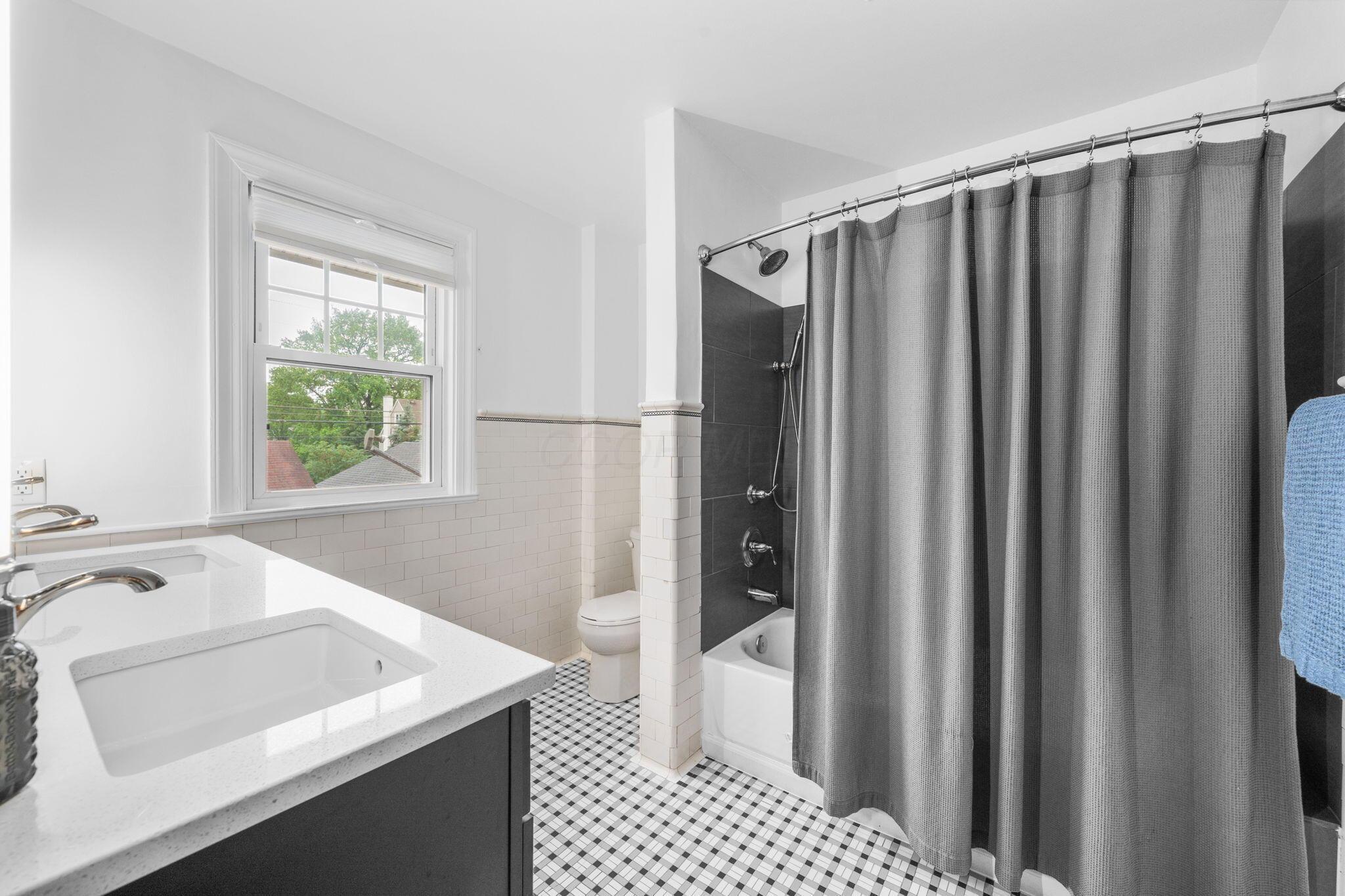 115 North Cassingham Road Columbus, OH 43209 - Photo 41 of 70 FULL BATH